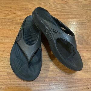 Oofos Unisex Black Sandals